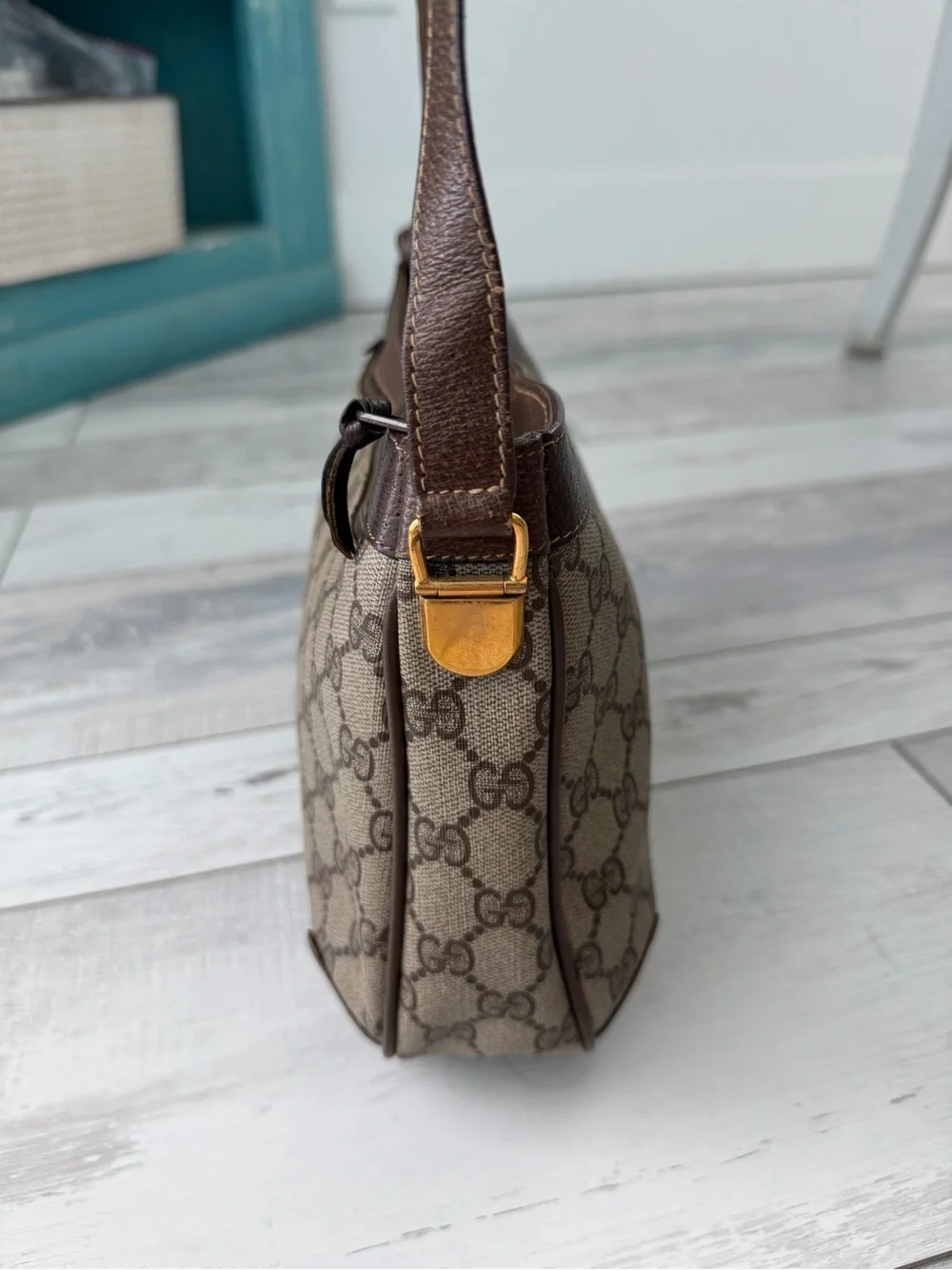 Vintage Gucci Beige GG Supreme Canvas Shoulder Bag with Brown Leather Trim - Picture 4 of 13